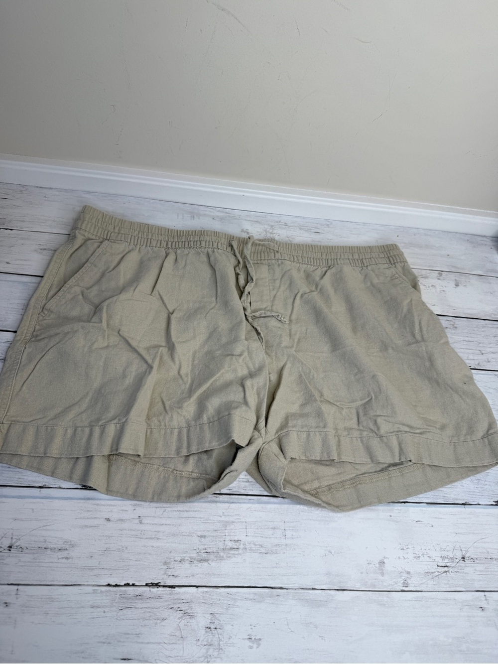 Old Navy Women's Light Beige Drawstring Athletic Shorts
